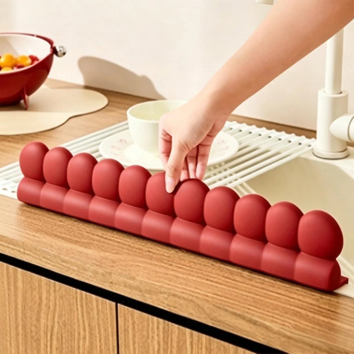Silicone Water Retaining Dam Strip with Suction Cups Water Strip Dam Easy To Clean for Kitchen Sink Cooktop Bathroom Tub Use