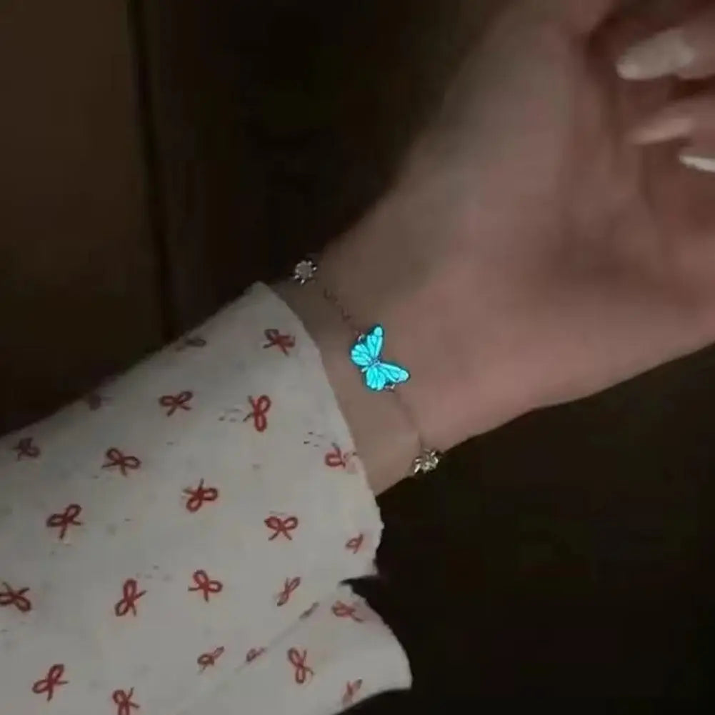 2pcs Luminous Butterfly Necklace Bracelet Set for Women Glow in The Dark Pendant Necklace Christmas New Year Party Jewelry Gift