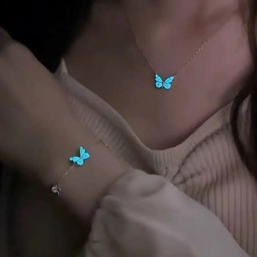 2pcs Luminous Butterfly Necklace Bracelet Set for Women Glow in The Dark Pendant Necklace Christmas New Year Party Jewelry Gift